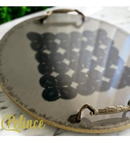Epoksi Reçine Dantelli Tepsi - Siyah Kare Dantel Gold Taşlı - Çapı: 30 cm (Çok Renkli)