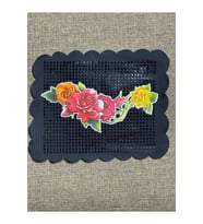 21X18 CM KUMAŞ ÜZERİNE KABARTMA ÇİÇEK BASKI APLİKE