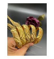 22 Ayar Altın Kaplama Çiçek Motif 5'li 1.5 Cm Bilezik - Hediyelik Bilezik