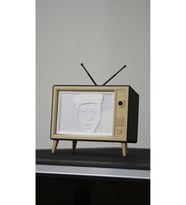 Retro TV tarzında LED aydınlatmalı, Type-C girişli özel tasarım litofan (Krem)