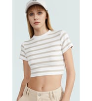Yazlık Kısa Kollu Çizgili Bisiklet Yaka Fitted Crop Bluz Viskoz Kaliteli İşçilik Konforlu Kesim