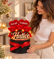 Kişiye Özel İyi ki Varsın Tasarımlı,Pleksi İsimli,Peluş Ayıcık Buketi
