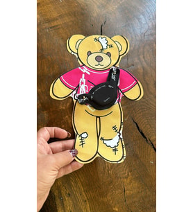 SÜNGE4R ÇANTALI AYI RENKLİ AYICIK ARMA DİKİŞ APLİKE 28X19 CM