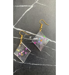 Şeffaf Yıldız Simli Glitterli Parlak Gold Aksesuar Karo Dörtgen Şekil 4 Cm Epoksi Küpe Hediyelik