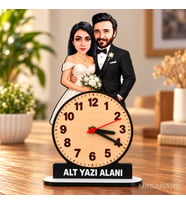 2 Kişilik Çift Temalı Kişiye Özel Karikatürlü 18 cm MDF Dikey Masa Saati - Gelin ve Damat Hediyesi Nişan ve Düğün Hediyesi