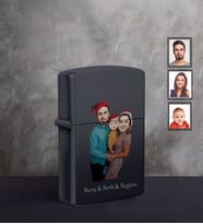 Kişiye Özel Yılbaşı Aile Karikatürlü UV Baskılı Siyah Benzinli Çakmak Model-1