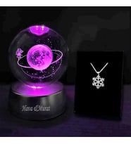 İsme Özel Satürn Çemberinde Yürüyen Kız Işıklı Cam Küre 8cm*6cm Kolye Hediyeli