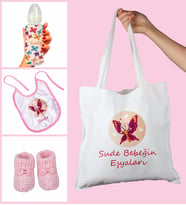 eJOYA Bebeklere Özel Çantasında Kişiye Özel Biberon Önlük Ve Patik Bebek Hediye Seti 109823 (Pembe)