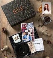 Kişiye Özel Karikatürlü Book Lover Hediye Kutusu - Kişiye Özel Türk Kahvesi Fincanı, Türk Kahvesi 6 Gr, Fotoğraf 1 Adet Doğum Günü Hediyesi