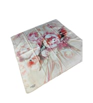 Emilya Rayon Çiçek Desenli Eşarp 90x90 cm (Açık Gül Kurusu)