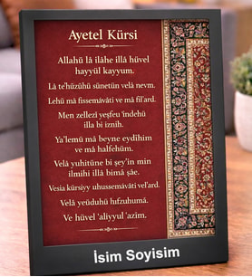 Kişiye Özel İsimli Ayetel Kürsi  Siyah Masaüstü Çerçeve – Kırmızı Zeminli Dini Hediye Kişiye Özel İsimli İslami Dekoratif Hediye