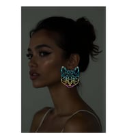 Rainbow Reflektörlü Soyut Kedi Yüzü Küpe, Şık Lazer Kesim Küpe