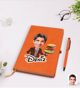 BK Gift Kişiye Özel Erkek Öğretmen Karikatürlü Turuncu Termo Deri Defter Kalem Seti
