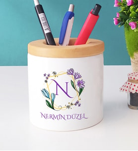 Kişiye Özel Çiçekli N Harfli Kalemlik İsim Soyisim Yazılı (Beyaz)