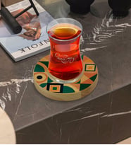 BK Gift Kişiye Özel Modern Art Tasarımlı Doğal Ahşap Tabaklı Heybeli Çay Bardağı Model 14