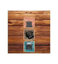 Daktilo Tasarımlı Üçlü Retro Ahşap Poster