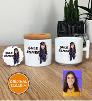 Kişiye Özel Karikatürlü Polis Hediye Seti T Kupa, Kalemlik, Anahtarlık Kadın Polise Polisler Günü Hediyesi (Beyaz)
