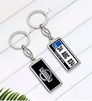 BK Gift Kişiye Özel Plakalı Nissan Logolu Çift Taraflı Gümüş Krom Anahtarlık-1