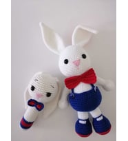 Salopetli Tavşan Uyku Arkadaşı ve Çıngırak Amigurumi Organik Oyun