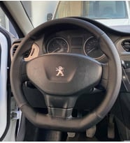 DİKİŞLİ DİREKSİYON KILIFI SİYAH DERİ NOKTALI DERİ SİYAH DİKİŞLİ PEUGEOT 301 İÇİN