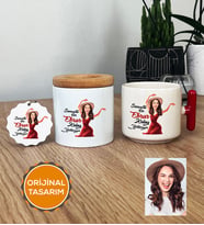 Kişiye Özel Karikatürlü Kolay Yetişmiyor Hediye Seti T Kupa, Kalemlik, Anahtarlık Kadın Sevgiliye Anneye Ablaya Arkadaşa Hediye (Kırmızı)