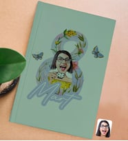 BK Gift 8 Mart Karikatürlü Sert Kapaklı Pudra Pembesi Lastikli Defter , Arkadaşa Hediye, Yeni İş Hediyesi, Doğum Günü Hediyesi (Model 3)