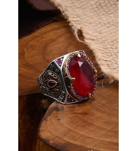 Garnet Taşlı Yanı Işlemeli Erkek Gümüş Yüzük