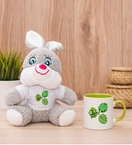 Kişiye Özel Erkeğe Hediye Yaprak Tasarım İsimli Peluş Tavşan ve Yeşil Kupa