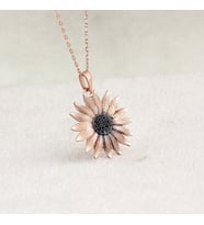 925 Ayar Gümüş Ayçiçek Kolye, Siyah Taşlı Rose