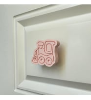 Pomerol Pembe Tren Dolap Kulpu - Çocuk Odası, Mutfak ve Banyo Dolapları İçin Eğlenceli ve Modern Kulp