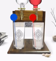 BK Gift Kişiye Özel Renkli Baskılı İsimli İkili Vodka Bardağı ve Çift Musluklu Doğal Ahşap Vodka Standı-104 (Model 1)