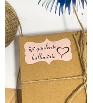 İyi Günlerde Kullanınız Yazılı Özel Kesim Yapışkanlı Etiket 64x38 mm 78 Adet