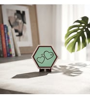 Romantik İkili Kalp Desenli Masaüstü Aksesuarı Çalışma Masalarınız İçin Modern ve Şık Bir Dekoratif Obje 10x10 cm, Açık Yeşil