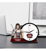 Kadın Eskrimciye Hediye Karikatürlü MDF Masa Saati