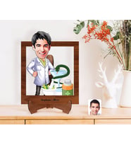 BK Gift Kişiye Özel Erkek Eczacı Karikatürlü Ahşap Standlı 3D Biblo-2 (Beyaz)