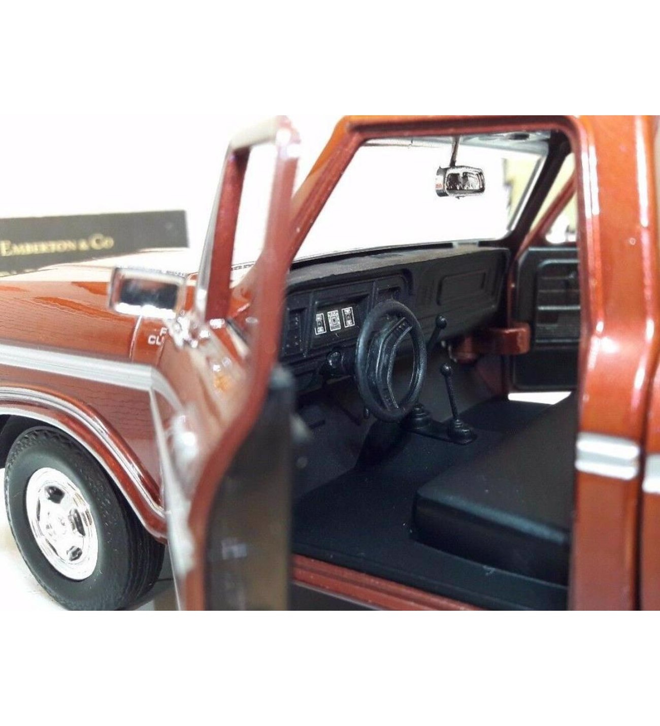 MotorMax 1979 Ford F-150 Custom Kahverengi 1:24 Model Araba