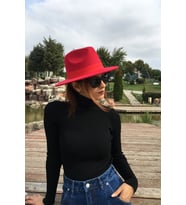 Kırmızı Fötr Şapka
