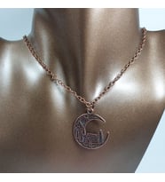 Orora Bronz/Bakır Renk 30mm Cottagecore Dağ Evi Figürlü Kolye (Bakır)