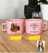 Kişiye Özel Karikatürlü Yılbaşı Hediyesi Hediye Pastel Fincan Noel Anneye Hediye (Pembe)