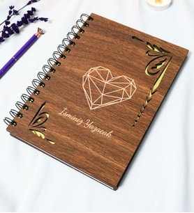 Kişiye Özel Kalp Desenli Ahşap Kapaklı Defter - Ajanda - İsme Özel - A5 60 Yaprak (120 SAYFA) Hediyelik (Gold)