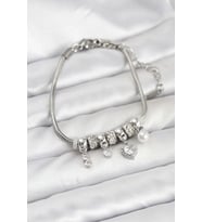 Pirinç Gümüş Renk Kalp Charmlı Kadın Bileklik - TJ-BB8208
