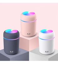 300 ml Mini USB Hava Nemlendirici ve Buhar Makinesi - LED Işıklı Taşınabilir Koku Giderici Masaüstü Difüzör, Ev, Ofis ve Araç İçi Nemlendirici (Karışık Renk: Beyaz, Pembe veya Siyah)