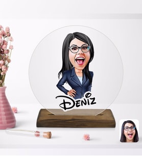 BK Gift Kişiye Özel Kadın Patron Karikatürlü Yuvarlak Ahşap Standlı Biblo-4