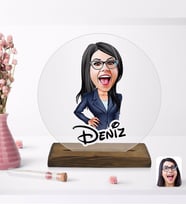 BK Gift Kişiye Özel Kadın Patron Karikatürlü Yuvarlak Ahşap Standlı Biblo-4