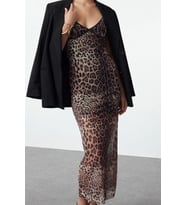 Moda Stil Fitted V Yaka Midi Boy Vücuda Oturan Leopar Desenli Tül Dokuma Elbise (Kahverengi)