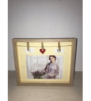 Ahşap I Love You Mandallı Camlı Fotoğraf Çerçevesi 25x21 cm