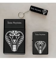 Kobra Desenli Kişiye Özel İsimli Çakmak,Metal Tabaka ve Anahtarlık Seti - 3'lü Hediye Set (Siyah)
