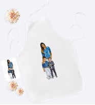 BK Gift Kişiye Özel Tam Boy Anne ve Oğullar Karikatürlü Beyaz Mutfak Önlüğü-1