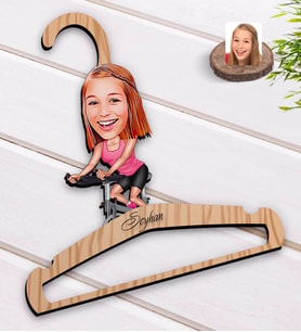 BK Gift Kişiye Özel Kadın Fitness Sporcusu Karikatürlü Standart Boy Ahşap Elbise Askısı-1