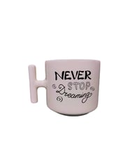 Never Stop Dreaming Yazılı Krem Rengi T Saplı Eğlenceli Özel Tasarım Kupa Bardak Latte Bardağı